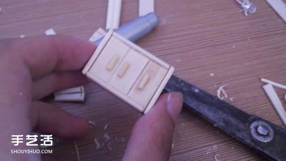 一次性筷子手工制作逼真别墅模型 步骤超全！ -  www.shouyihuo.com