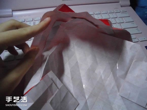 接吻鱼爱心折纸图解 超复杂桃心的折法过程 -  www.shouyihuo.com