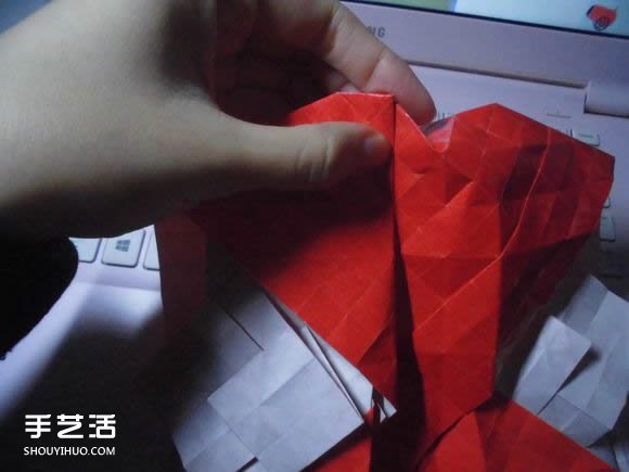 接吻鱼爱心折纸图解 超复杂桃心的折法过程 -  www.shouyihuo.com