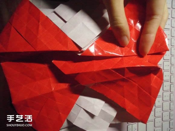 接吻鱼爱心折纸图解 超复杂桃心的折法过程 -  www.shouyihuo.com