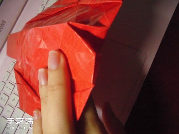 接吻鱼爱心折纸图解 超复杂桃心的折法过程 -  www.shouyihuo.com