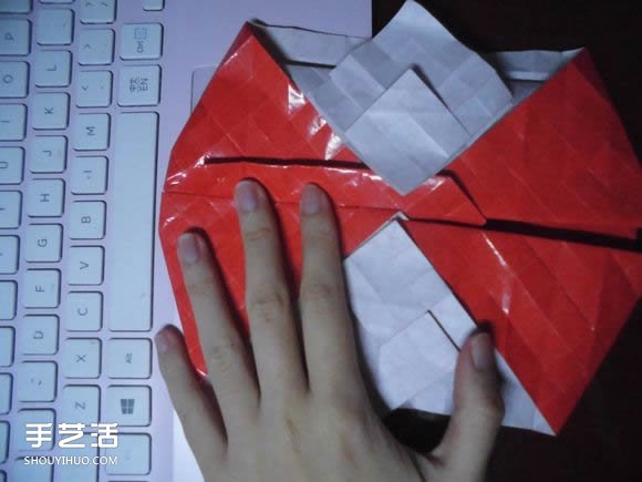 接吻鱼爱心折纸图解 超复杂桃心的折法过程 -  www.shouyihuo.com