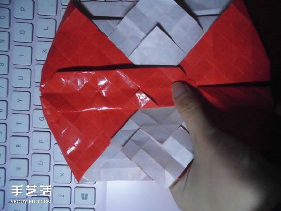 接吻鱼爱心折纸图解 超复杂桃心的折法过程 -  www.shouyihuo.com