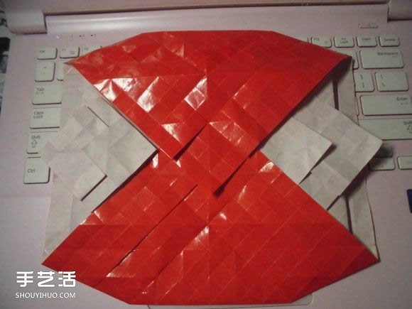 接吻鱼爱心折纸图解 超复杂桃心的折法过程 -  www.shouyihuo.com