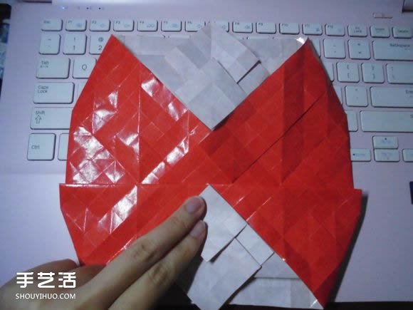 接吻鱼爱心折纸图解 超复杂桃心的折法过程 -  www.shouyihuo.com