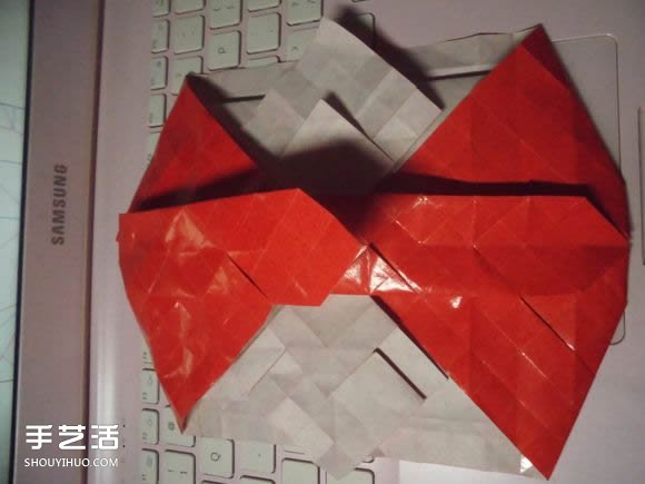 接吻鱼爱心折纸图解 超复杂桃心的折法过程 -  www.shouyihuo.com