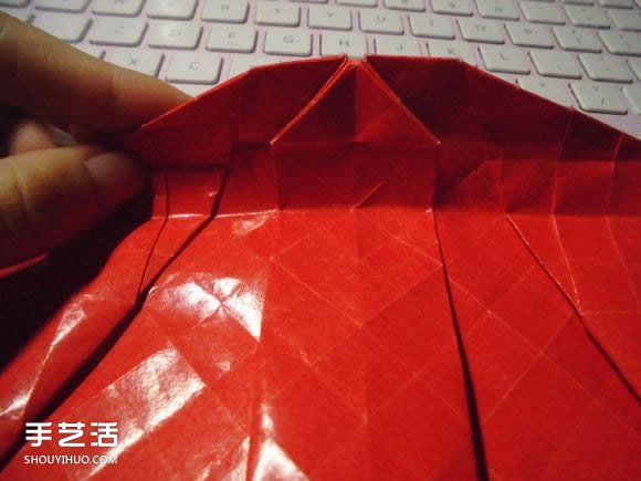 接吻鱼爱心折纸图解 超复杂桃心的折法过程 -  www.shouyihuo.com