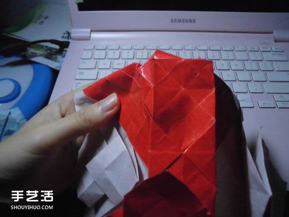 接吻鱼爱心折纸图解 超复杂桃心的折法过程 -  www.shouyihuo.com