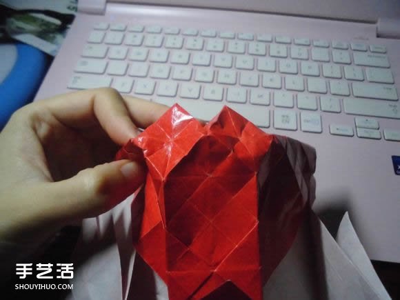 接吻鱼爱心折纸图解 超复杂桃心的折法过程 -  www.shouyihuo.com