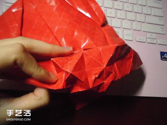 接吻鱼爱心折纸图解 超复杂桃心的折法过程 -  www.shouyihuo.com