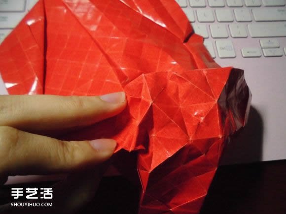接吻鱼爱心折纸图解 超复杂桃心的折法过程 -  www.shouyihuo.com