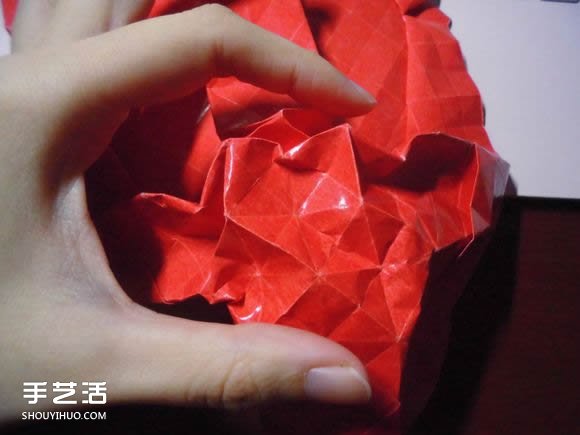 接吻鱼爱心折纸图解 超复杂桃心的折法过程 -  www.shouyihuo.com