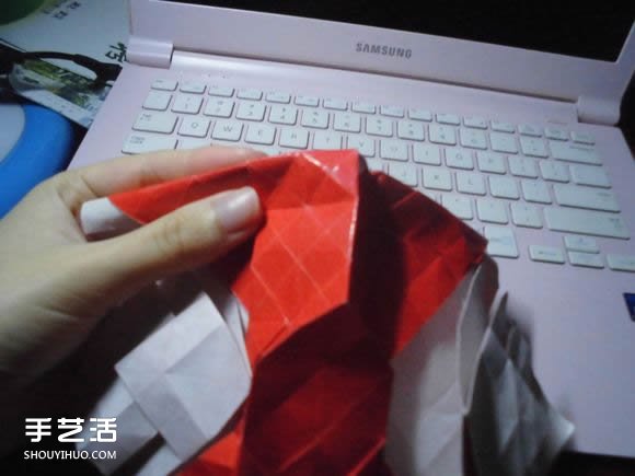 接吻鱼爱心折纸图解 超复杂桃心的折法过程 -  www.shouyihuo.com