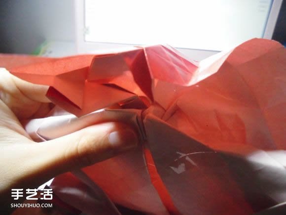 接吻鱼爱心折纸图解 超复杂桃心的折法过程 -  www.shouyihuo.com