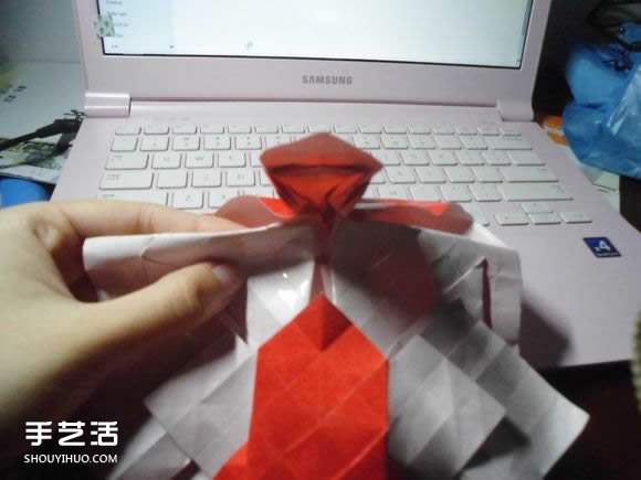 接吻鱼爱心折纸图解 超复杂桃心的折法过程 -  www.shouyihuo.com