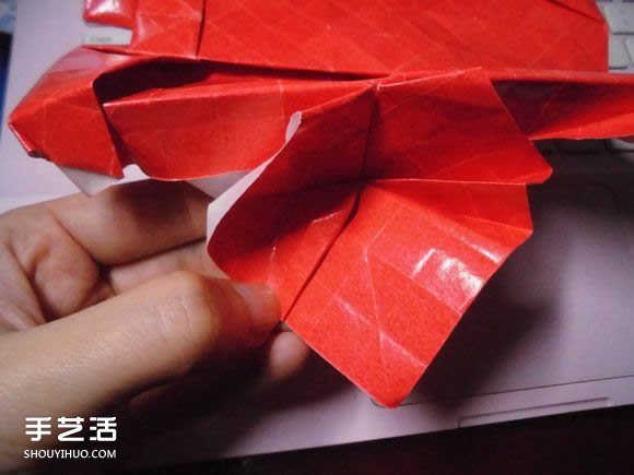 接吻鱼爱心折纸图解 超复杂桃心的折法过程 -  www.shouyihuo.com