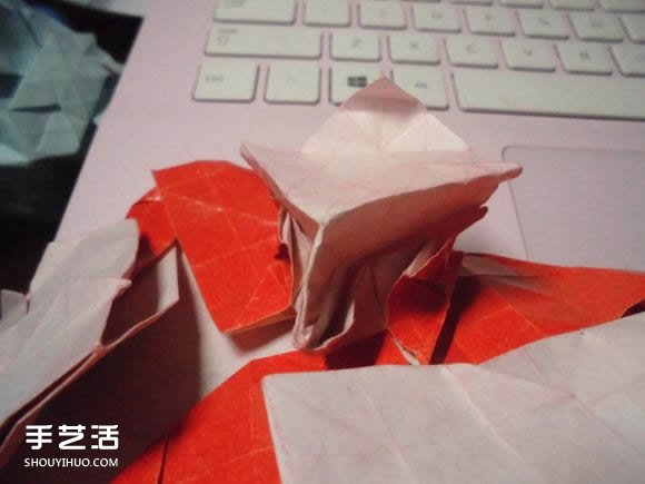 接吻鱼爱心折纸图解 超复杂桃心的折法过程 -  www.shouyihuo.com