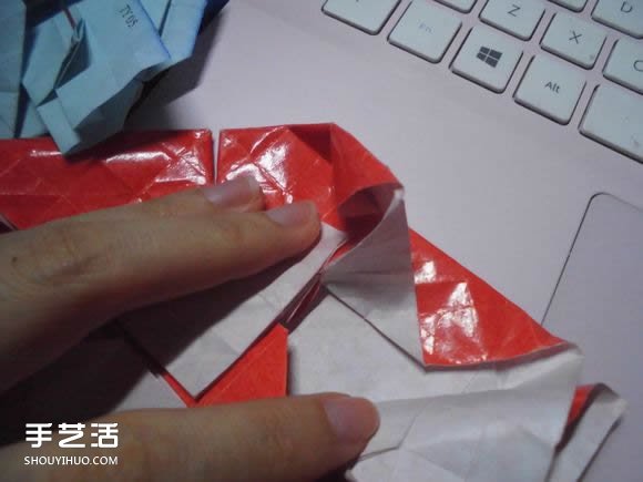 接吻鱼爱心折纸图解 超复杂桃心的折法过程 -  www.shouyihuo.com