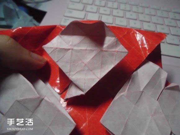 接吻鱼爱心折纸图解 超复杂桃心的折法过程 -  www.shouyihuo.com