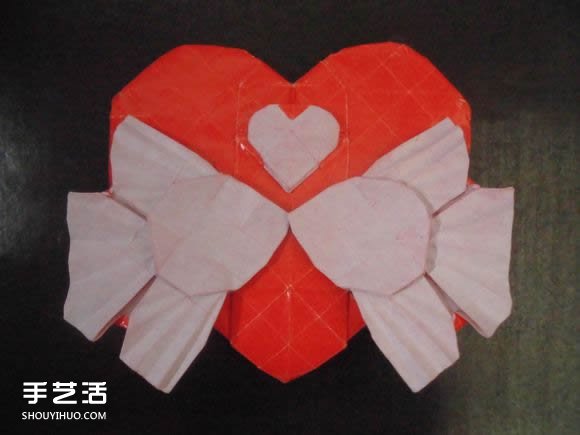 接吻鱼爱心折纸图解 超复杂桃心的折法过程 -  www.shouyihuo.com