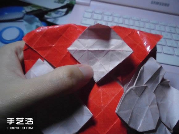 接吻鱼爱心折纸图解 超复杂桃心的折法过程 -  www.shouyihuo.com