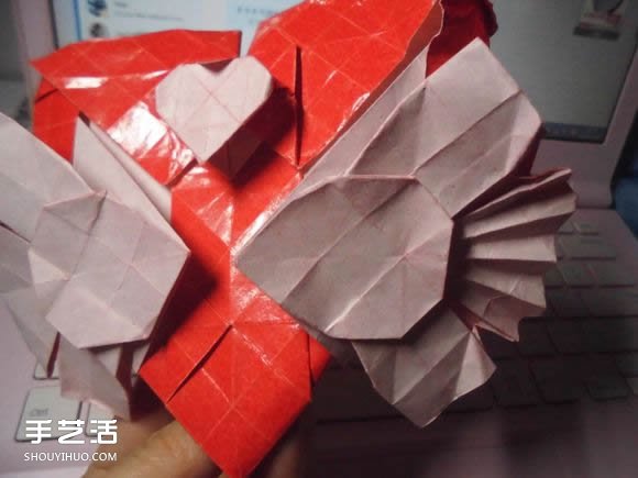 接吻鱼爱心折纸图解 超复杂桃心的折法过程 -  www.shouyihuo.com