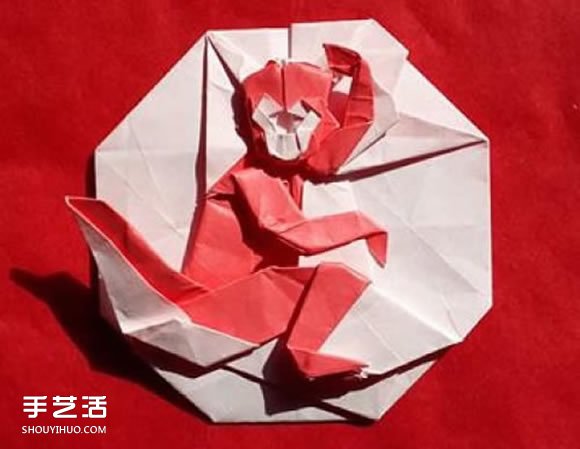 猴子胸章的折纸方法 手工折猴子图案折法图解 -  www.shouyihuo.com