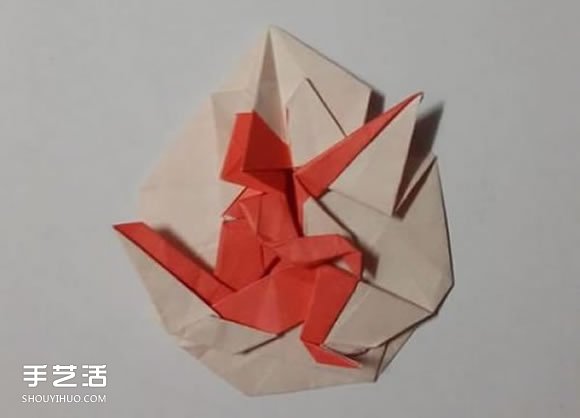 猴子胸章的折纸方法 手工折猴子图案折法图解 -  www.shouyihuo.com