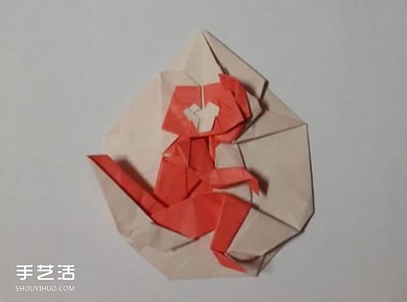 猴子胸章的折纸方法 手工折猴子图案折法图解 -  www.shouyihuo.com