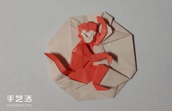 猴子胸章的折纸方法 手工折猴子图案折法图解 -  www.shouyihuo.com