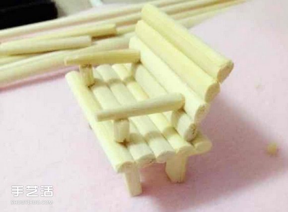 一次性筷子手工制作带扶手椅子的方法图解 -  www.shouyihuo.com
