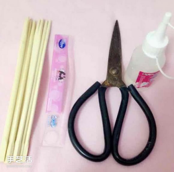 一次性筷子手工制作带扶手椅子的方法图解 -  www.shouyihuo.com