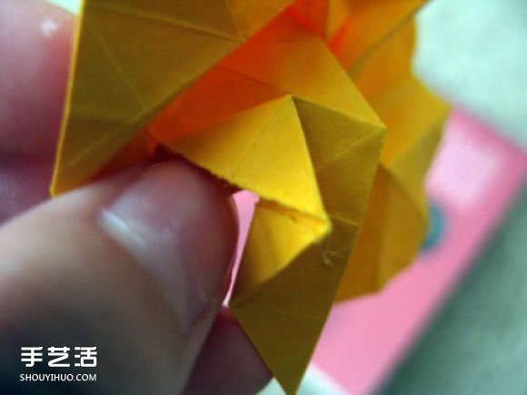 复杂玫瑰花的折法图解 玫瑰花折叠方法步骤 -  www.shouyihuo.com