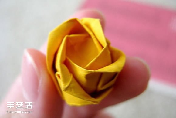 复杂玫瑰花的折法图解 玫瑰花折叠方法步骤 -  www.shouyihuo.com