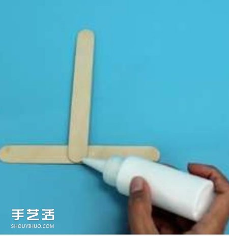 冰棍棒手工制作小帆船 幼儿冰棍棒小船的做法 -  www.shouyihuo.com