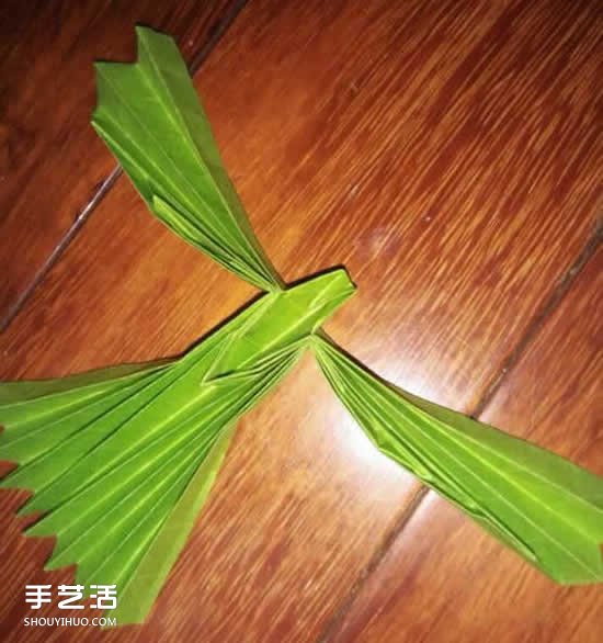 手工秃鹫折纸图解教程 秃鹫的折叠方法过程 -  www.shouyihuo.com