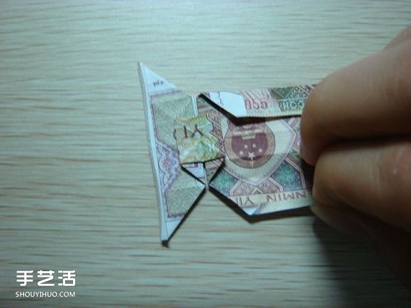 纸币折纸照相机图解 美金折相机的折法详解 -  www.shouyihuo.com
