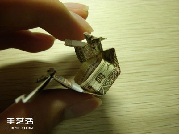纸币折纸照相机图解 美金折相机的折法详解 -  www.shouyihuo.com