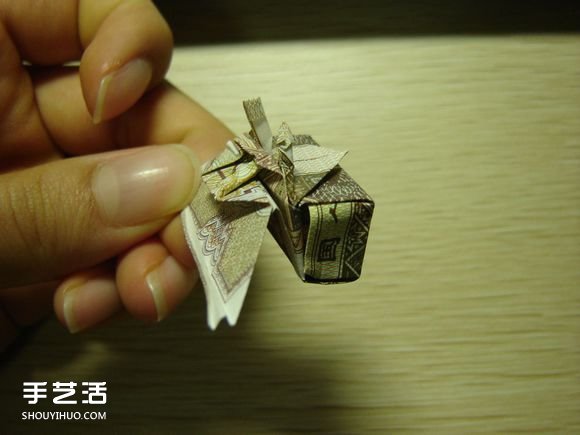 纸币折纸照相机图解 美金折相机的折法详解 -  www.shouyihuo.com