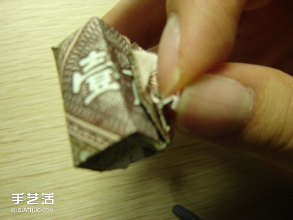 纸币折纸照相机图解 美金折相机的折法详解 -  www.shouyihuo.com