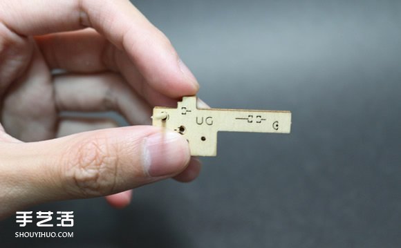 UGEARS自走拖拉机模型制作 利用橡皮筋产生动力 -  www.shouyihuo.com