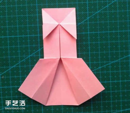 儿童折纸裙子图解教程 简单小裙子的折叠方法 -  www.shouyihuo.com