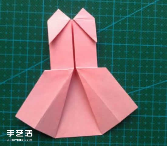 儿童折纸裙子图解教程 简单小裙子的折叠方法 -  www.shouyihuo.com