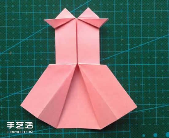 儿童折纸裙子图解教程 简单小裙子的折叠方法 -  www.shouyihuo.com