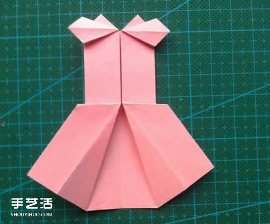 儿童折纸裙子图解教程 简单小裙子的折叠方法 -  www.shouyihuo.com