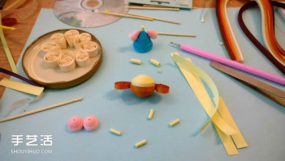 衍纸小手工艺品教程：小女孩的美丽私家花园 -  www.shouyihuo.com