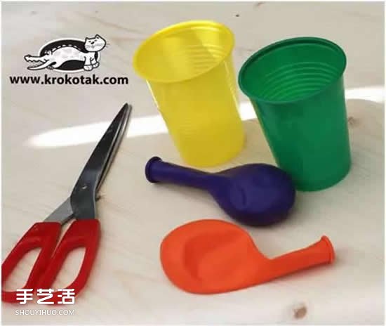 弹弹发射器手工小制作 幼儿弹射玩具制作图片 -  www.shouyihuo.com