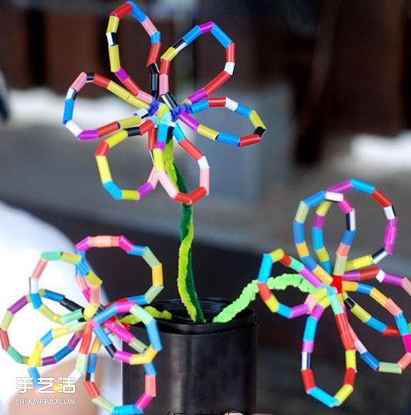 用吸管做花的图解教程 幼儿吸管花手工制作 -  www.shouyihuo.com