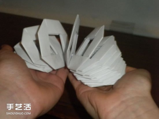 儿童折纸弹簧图解教程 简单弹簧的折法步骤 -  www.shouyihuo.com