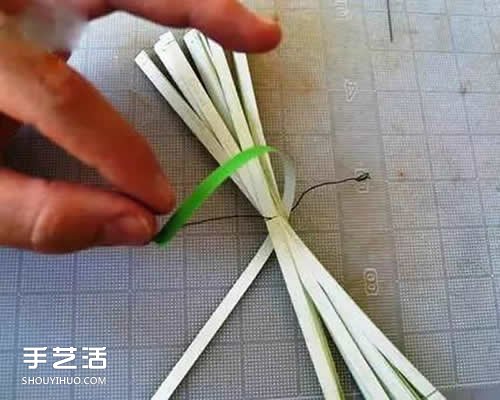 卡纸灯笼制作方法图解 怎么用卡纸做灯笼教程 -  www.shouyihuo.com